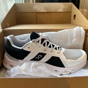 On Running - Men’s Cloudrunner, Size 10 Glacier Black